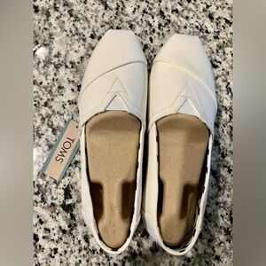 Toms Alpargata White Size 8 NWT